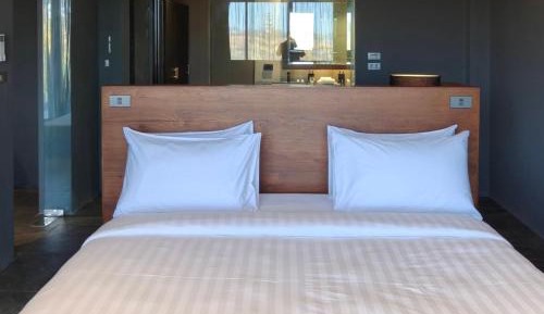 Suite with Mountain View