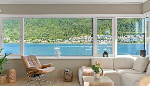 Two-Bedroom Deluxe Apartment with Ocean View