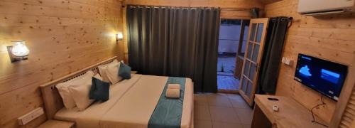Deluxe Double Room with Balcony and Sea View
