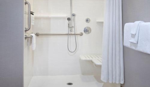 King Room with Roll-in Shower - Mobility and Hearing Accessible