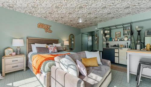 Studio Apartment with Queen Bed