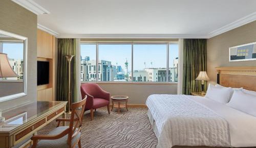 Deluxe Guest Room, Guest room, City view, Corner room