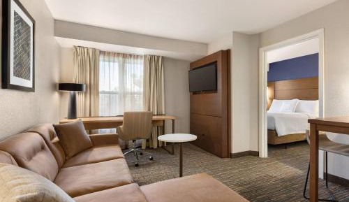 One-Bedroom Queen Suite