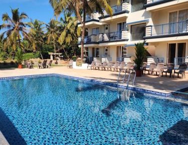 Apartment with Pool View 