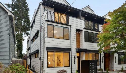 Three-Bedroom Holiday Home 