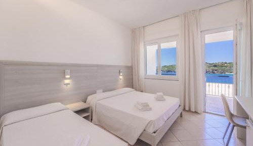 Triple Room with Sea View
