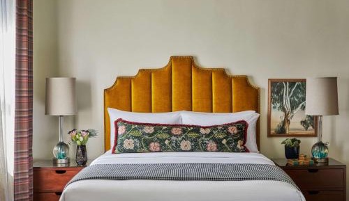 Queen Room with Roll-in Shower - Disability Accessible