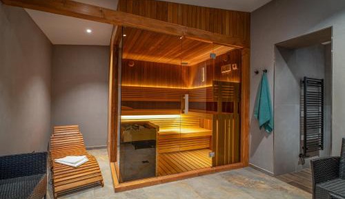 One-Bedroom Deluxe Apartment