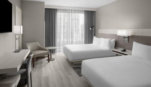 Corner Queen Room with Two Queen Beds