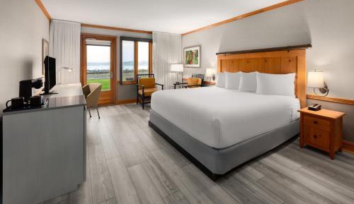 King Room with Bath w/Grab Bars and Patio - Water View - Mobility/Hearing Access - Non-Smoking