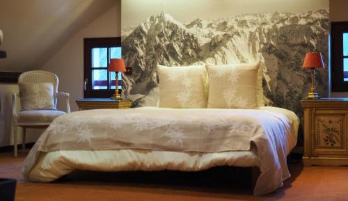 Deluxe Double Room (2 Adults + 1 Child)