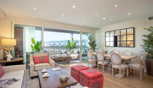 Four-Bedroom Apartment with Balcony 