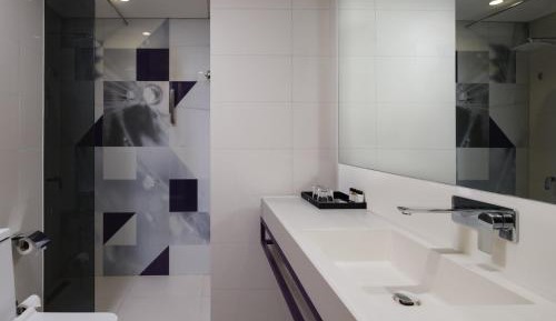 Urban Room With King Bed