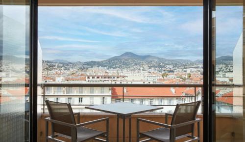 King Room with Mountain View