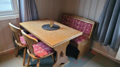  Basic Cottage with Shared Bathroom 
