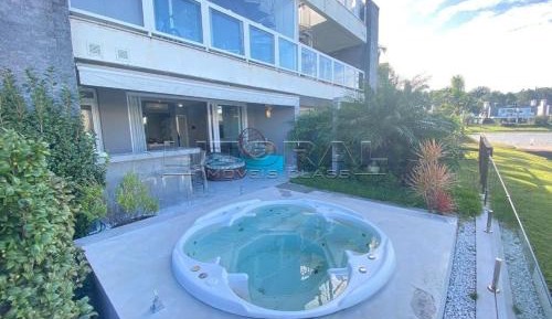 Apartment with Lake View