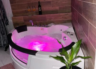 Studio with Spa Bath