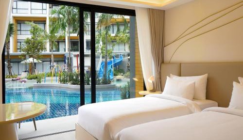 Deluxe Pool Plus Room