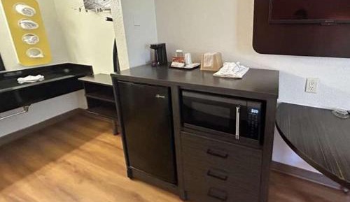 Queen Suite - Non-Smoking