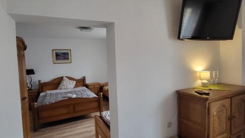 Quadruple Room with Private Bathroom