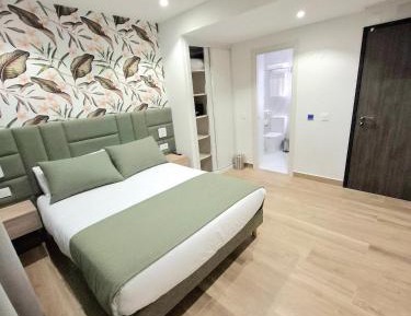 Quadruple Room with Private Bathroom