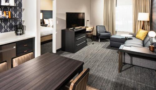 1 Bedroom Suite, 2 Queen, Sofa bed