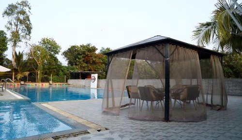 Deluxe Double Room (2 Adults + 1 Child)