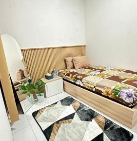 Single Room with Shared Bathroom