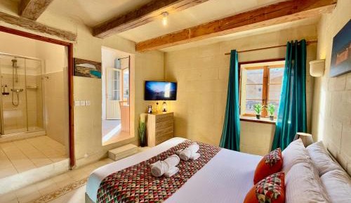 Deluxe Double Room with Shower