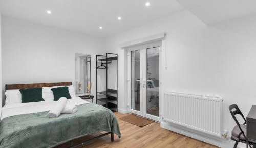 Deluxe Double Room with Shower