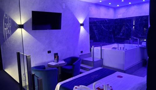 Deluxe Suite with Spa Bath