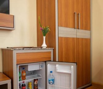 Deluxe Single Room with Complimentary Airport Pickup for International Flights
