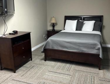 Deluxe Queen Suite