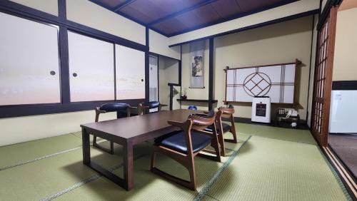 Japanese-Style Room