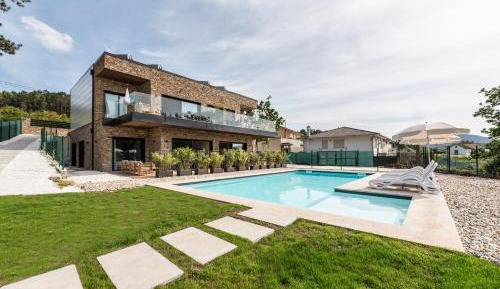 Three-Bedroom Apartment with Terrace