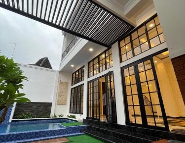 Standard Family Room