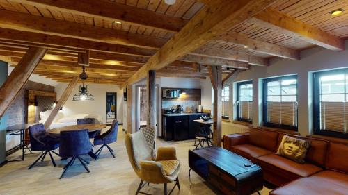 One-Bedroom Apartment - Annex