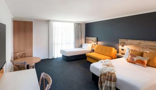 Queen Room with One Single Bed
