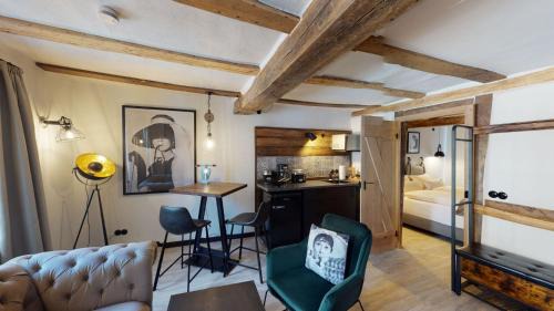 One-Bedroom Apartment - Annex