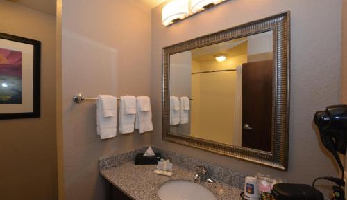 King Suite - Non-Smoking