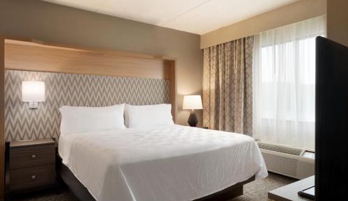 King Suite - Non-Smoking