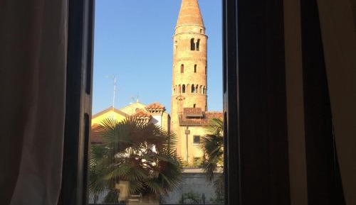 Two-Bedroom Deluxe Apartment with Balcony