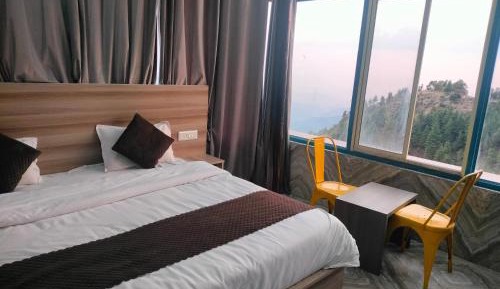 Deluxe Room (2 Adults + 1 Child)