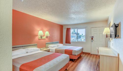 Deluxe Quadruple Room - Non-Smoking