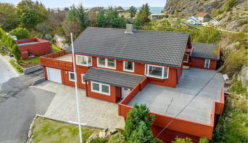 Four-Bedroom Apartment