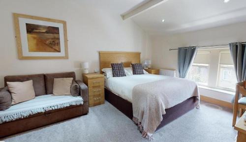 Quadruple Room with Private Bathroom