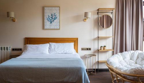 Studio with Mountain View