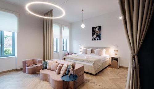 Deluxe One-Bedroom Apartment with City View