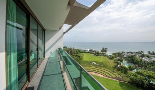 One-Bedroom King Suite with Ocean View