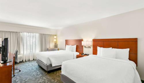 Queen Room with Two Queen Beds - Hearing Accessible